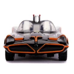 Jada - Classic Batmobil 1966 Mit Batman-Figur - 1:32 15 Jada - Classic Batmobil 1966 Mit Batman-Figur - 1:32 -Spielzeug Aktionen Geschäft 227067 4006333069727 dickie batmobil classic figur 03