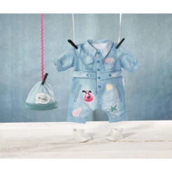 Zapf Creation BABY Born - Deluxe Jeans Overall - 43 Cm -Spielzeug Aktionen Geschäft 241654 4001167832592 zapf baby born deluxe jeans overall 02